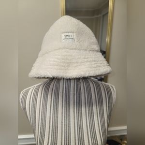H&M Divided teddy bucket hat